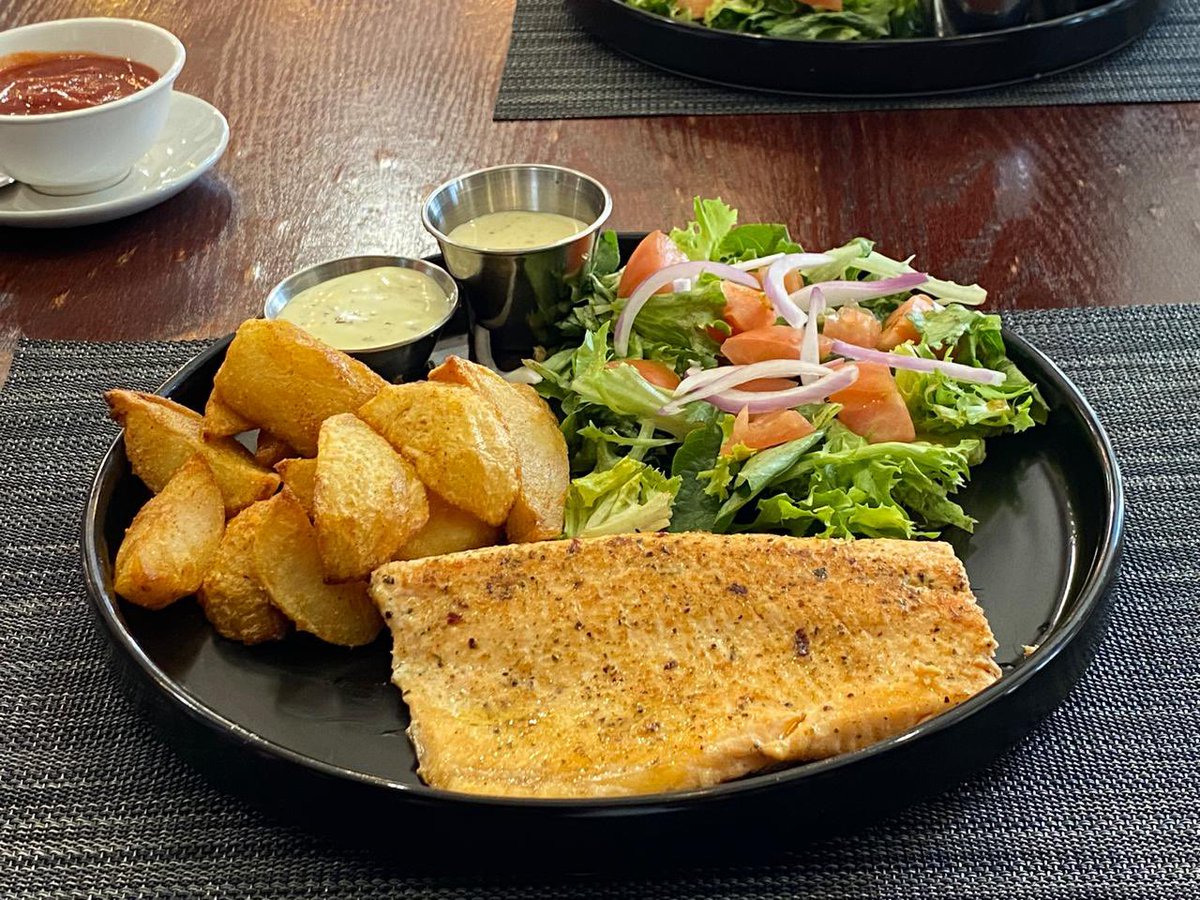 Just arrived in Lesotho for the first time🇯🇵🇱🇸 Already had the pleasure of tasting delicious local trout salmon. Grateful for the warm welcome — and the great food!