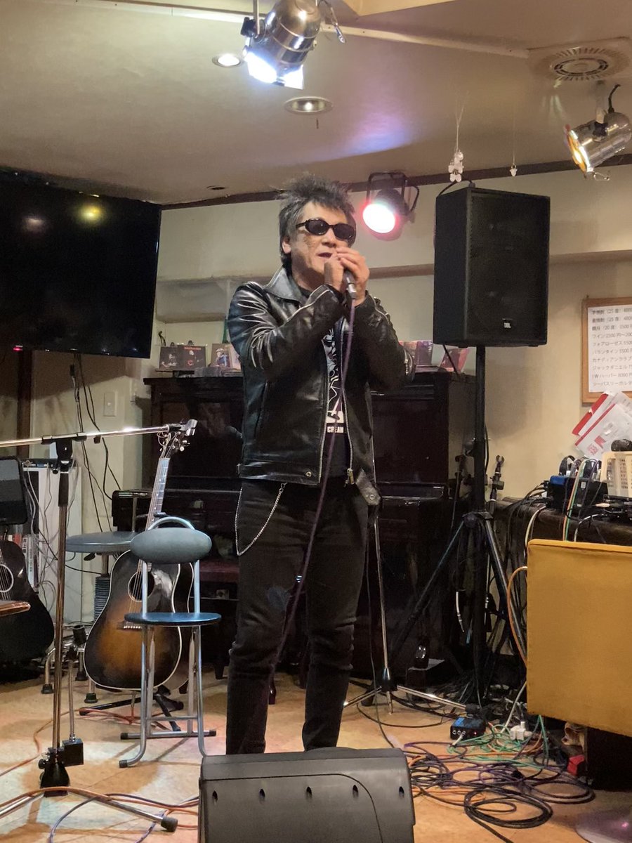 hk_chiko41's tweet photo. 今日の主催、吉村智浩さん。やっぱり健康大事ロックンロールよ😎 #BOSTONCLUB #すすきの #ボストンクラブ #BC平日アコナイト https://t.co/mffLCSVVRl
