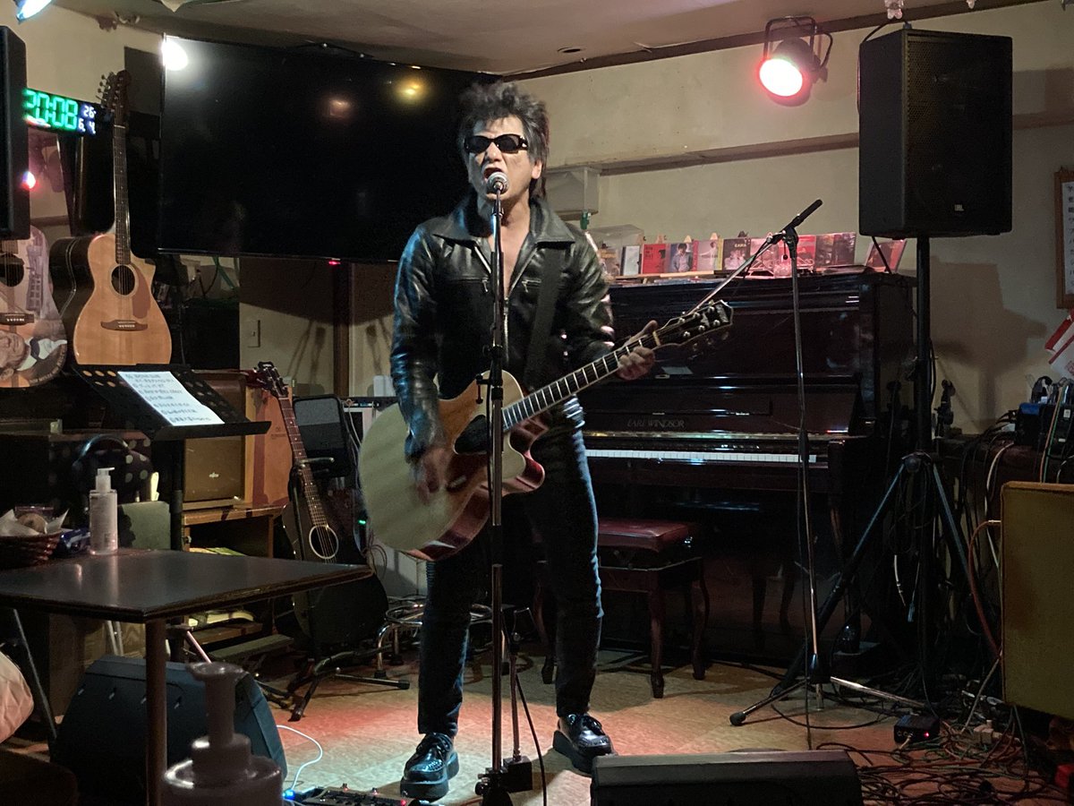 hk_chiko41's tweet photo. 今日の主催、吉村智浩さん。やっぱり健康大事ロックンロールよ😎 #BOSTONCLUB #すすきの #ボストンクラブ #BC平日アコナイト https://t.co/mffLCSVVRl