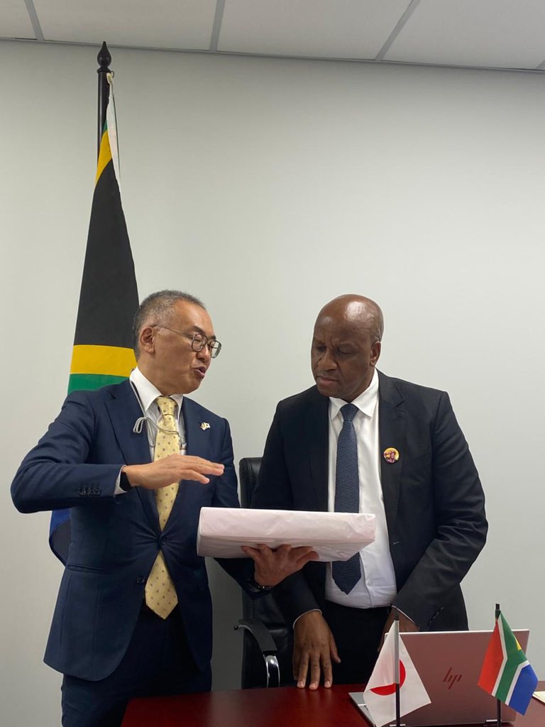 Great meeting with KZN Premier H.E. Mr Thami Ntuli. <a href="/ThamiNtuliy/">#NTULI 2024KZNPREMIER</a> <a href="/kzngov/">KZN Provincial Gov</a> 
We exchanged views on strengthening KZN - Japan ties through investment promotion and infrastructure development —including flood resilience.
Looking forward to advancing our friendship and shared goals!