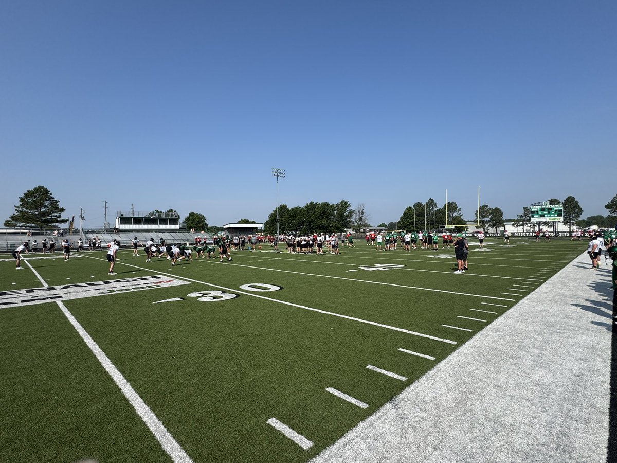 Pulled up to Hoxie for their Pad Camp. School’s from NEA and Missouri getting an early start to the 2025 season. 

Hear from Mustangs Head Coach Tom Sears tonight at 6 and 10.