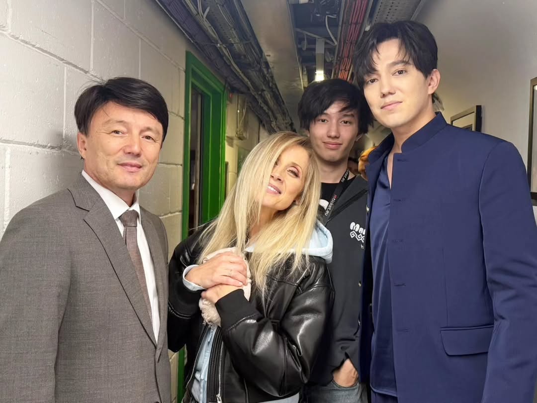 ❤️ Repost: @ kanat_sveta_aitbayevtar

Лара Фабианның әдемі концертінен соң.

After Lara Fabian's beautiful concert.

<a href="/dimash_official/">Dimash Qudaibergen</a> 
#dimash #music  #weloveyouintheusa
