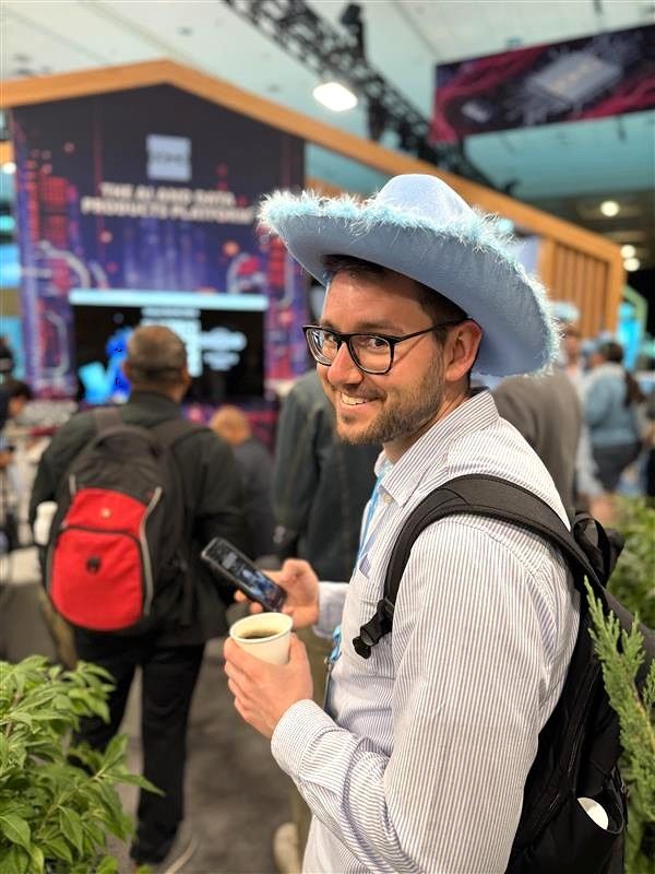 📸 Unsere ersten Eindrücke vom Snowflake Summit in San Francisco! Unter dem Motto „𝘽𝙪𝙞𝙡𝙙 𝙩𝙝𝙚 𝙁𝙪𝙩𝙪𝙧𝙚 𝙤𝙛 𝘼𝙄 𝙖𝙣𝙙 𝘼𝙥𝙥𝙨“ lassen wir uns von den Innovationen rund um Datenarchitektur, ML &amp; flexible Programmierbarkeit inspirieren.🚀

#Snowflake #SnowflakeSummit