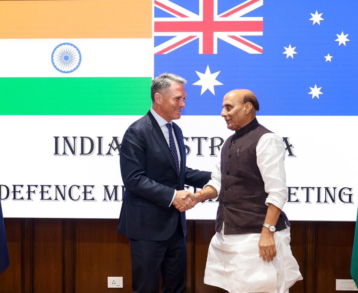 रक्षा मंत्री कार्यालय/ RMO India (@defenceminindia) on Twitter photo Raksha Mantri Shri <a href="/rajnathsingh/">Rajnath Singh</a> held a bilateral meeting with Australian Deputy Prime Minister & Minister for Defence Mr <a href="/RichardMarlesMP/">Richard Marles</a> in New Delhi.
🔗 pib.gov.in/PressReleasePa… Raksha Mantri Shri <a href="/rajnathsingh/">Rajnath Singh</a> held a bilateral meeting with Australian Deputy Prime Minister & Minister for Defence Mr <a href="/RichardMarlesMP/">Richard Marles</a> in New Delhi.
🔗 pib.gov.in/PressReleasePa…