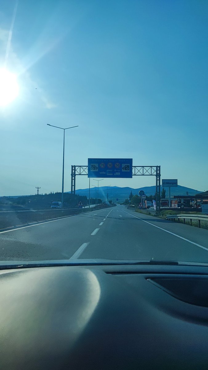 Böyle lanet bir şehir yok şehirin çevre yolunda hız sınırı 70. Altımıza son model araba yıl olmuş 2025 Kırşehir Mucur çevre yolundaki hız sınırı 70
#kırşehir #mucur #hızsınıru #mucuryolu #hızsınırıyetmiş #eds #radar #ceza