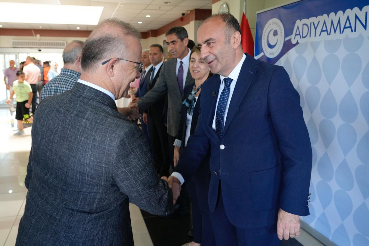 profmehmetkeles's tweet photo. 📌 Üniversitemizin kıymetli personeliyle Kurban Bayramı öncesi bir araya gelerek bayramlaşma törenimizi gerçekleştirdik. 

Birlik, beraberlik ve dayanışma ruhunun en güzel örneklerinden birini yaşadığımız bu anlamlı buluşmada tüm çalışma arkadaşlarımıza sağlık, huzur ve mutluluk dolu bayramlar diledik.

Adıyaman Üniversitesi ailesinin her bir ferdine emekleri için gönülden teşekkür ediyor, nice bayramlarda aynı çatı altında buluşmayı temenni ediyorum.

#KurbanBayramı #AdıyamanÜniversitesi