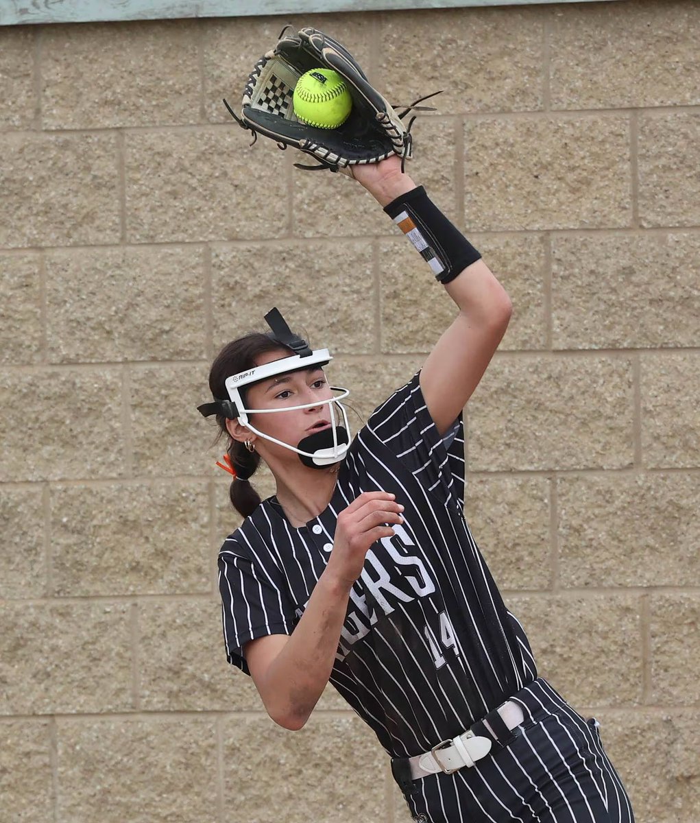 Big WIN against Sycamore in the 3A sectional semifinal!  Can’t wait to be back on the field Friday for the sectional final!  

Let’s go Tigers!! 🐅💪🏻

<a href="/ILChillGold/">Chill Gold Softball</a> <a href="/RaysIllinois/">GRB Rays-Illinois</a> <a href="/CoachJoshHays/">Josh Hays</a> <a href="/coach_ruechel/">Natalie Ruechel</a> <a href="/MsDuehr/">Olivia Cocciemiglio</a>