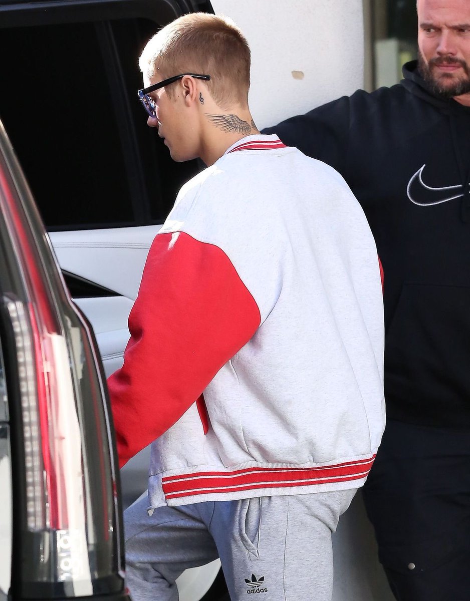 justin bieber gallery (@oneofthepop) on Twitter photo 