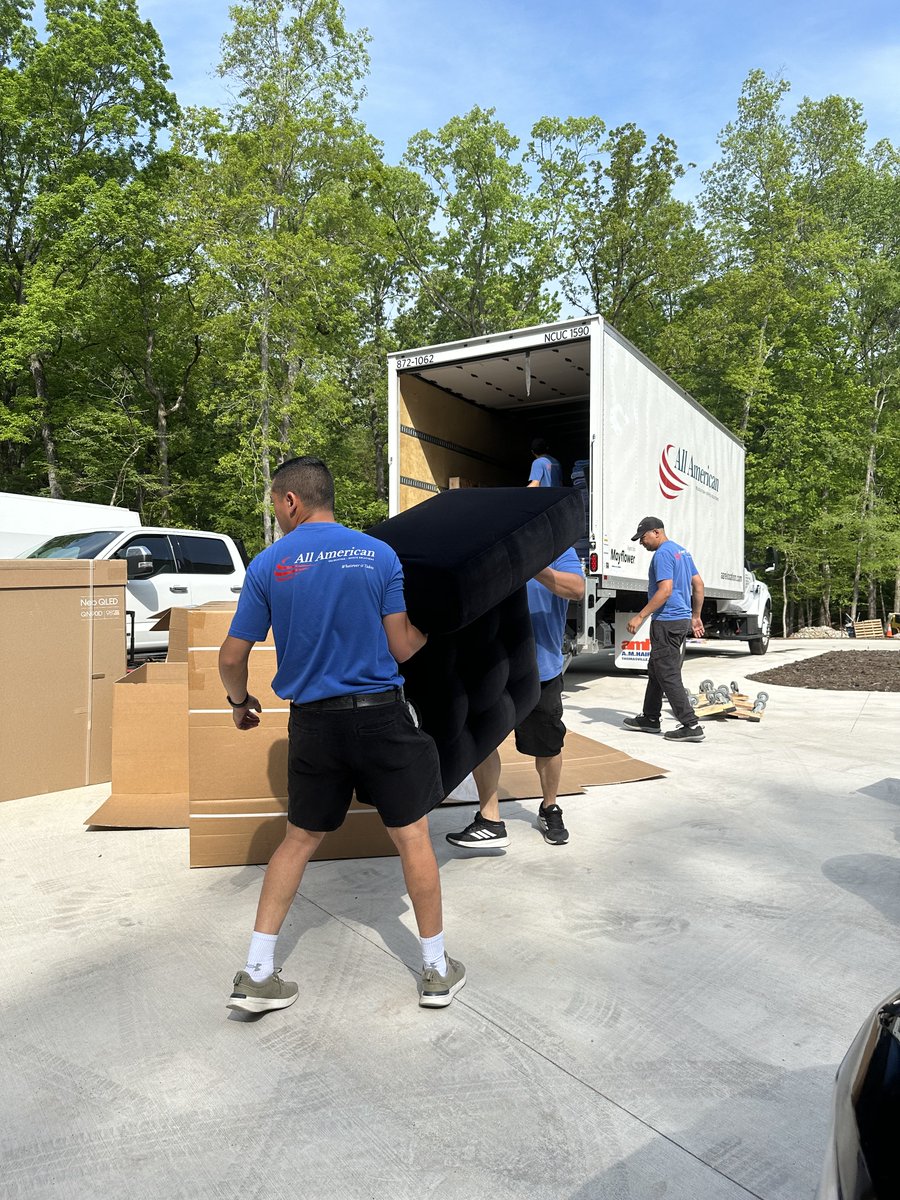 AllAmerican98's tweet image. Helping seniors move isn’t just about logistics—it’s about honoring memories and easing transitions. Visit our latest blog post to learn how our GOLDEN PLUS program brings personalized support every step of the way.
.
aarelocation.com/about-us/news/…
.
#MovingForwardWithYou
