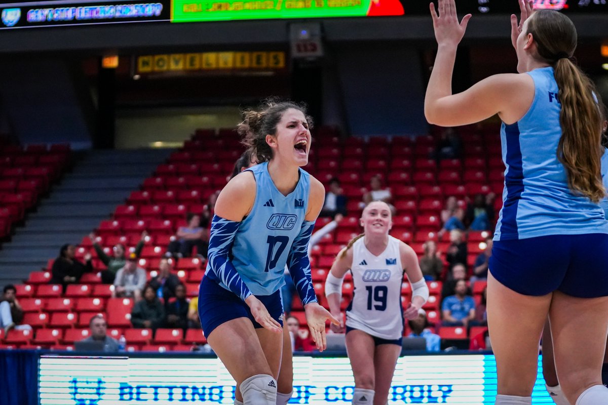 UIC Flames π₯ (@uicflames) on Twitter photo We are absolutely π₯ up for some more <a href="/UIC_Volleyball/">UIC Volleyball π₯π</a> action at <a href="/CU1Arena/">Credit Union 1 Arena</a> this Fall!
#ChicagosCollegeTeam ππ₯ We are absolutely π₯ up for some more <a href="/UIC_Volleyball/">UIC Volleyball π₯π</a> action at <a href="/CU1Arena/">Credit Union 1 Arena</a> this Fall!
#ChicagosCollegeTeam ππ₯