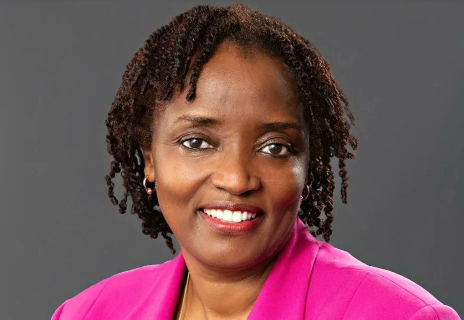 🚨#MaryBaine, wabaye Komiseri Mukuru w’ikigo cy’Igihugu gishinzwe imisoro (RRA), yagizwe Umunyamabanga nshingwabikorwa mushya w’Inama Nkuru y’Ihuriro Nyafurika ry’Ubuyobozi bw’Imisoro (ATAF), asimbuye Logan Wort wari uri kuri uyu mwanya kuva ryashingwa mu 2009.