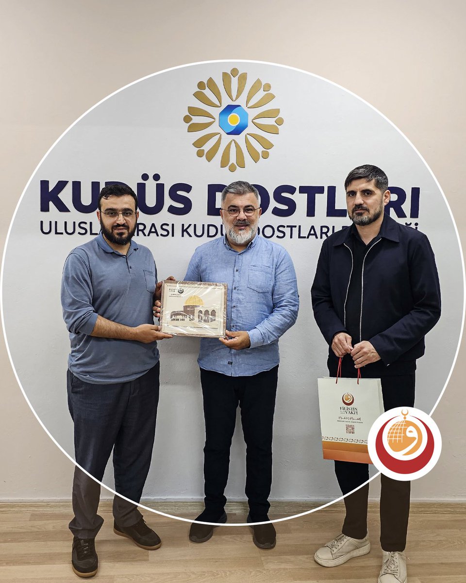 Filistin Vakfı olarak Kudüs Dostları Derneği’ni ziyaret ettik. Vakfımızın proje ve çalışmalarını anlatarak bilgilendirmelerde bulunduk. Gazze’de yaşanan güncel durumları değerlendirerek yapabileceğimiz iş birlikleri hususunda istişare ettik.

Misafirperverliklerinden ötürü