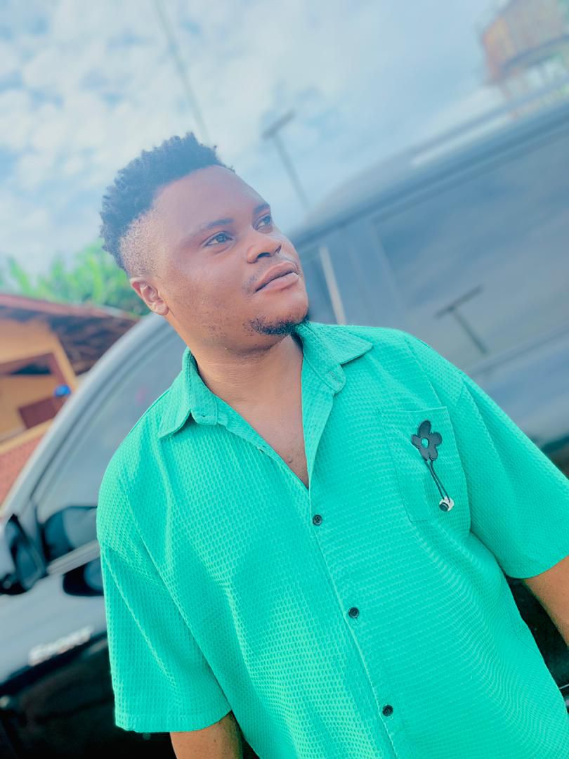 Who have less than 500 followers?
<a href="/GiveRep/">GiveRep</a> <a href="/zen_frogs/">ZenFrogs</a> 
Say hi I will follow you and drop your handle for others to follow up