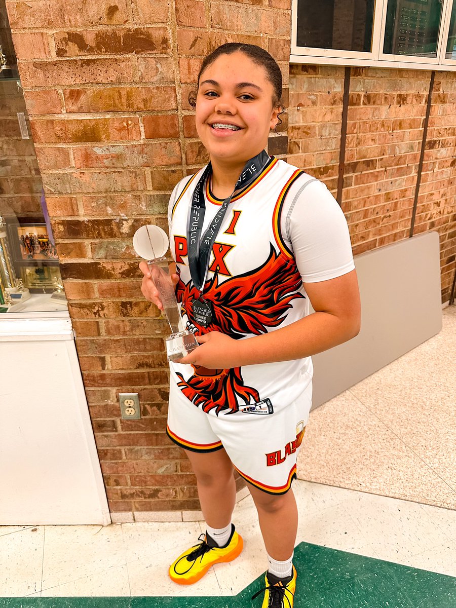 Big guard status. Ambidextrous PG 2031 Emberlynn Jackowski from Ohio, also known as Em, goes to Minerva Park Middle school and plays for Buckeye State Blast. This lefty can flat out score the ball on all three levels and with tenacity defend the backcourt. MiddleSchoolElite.com