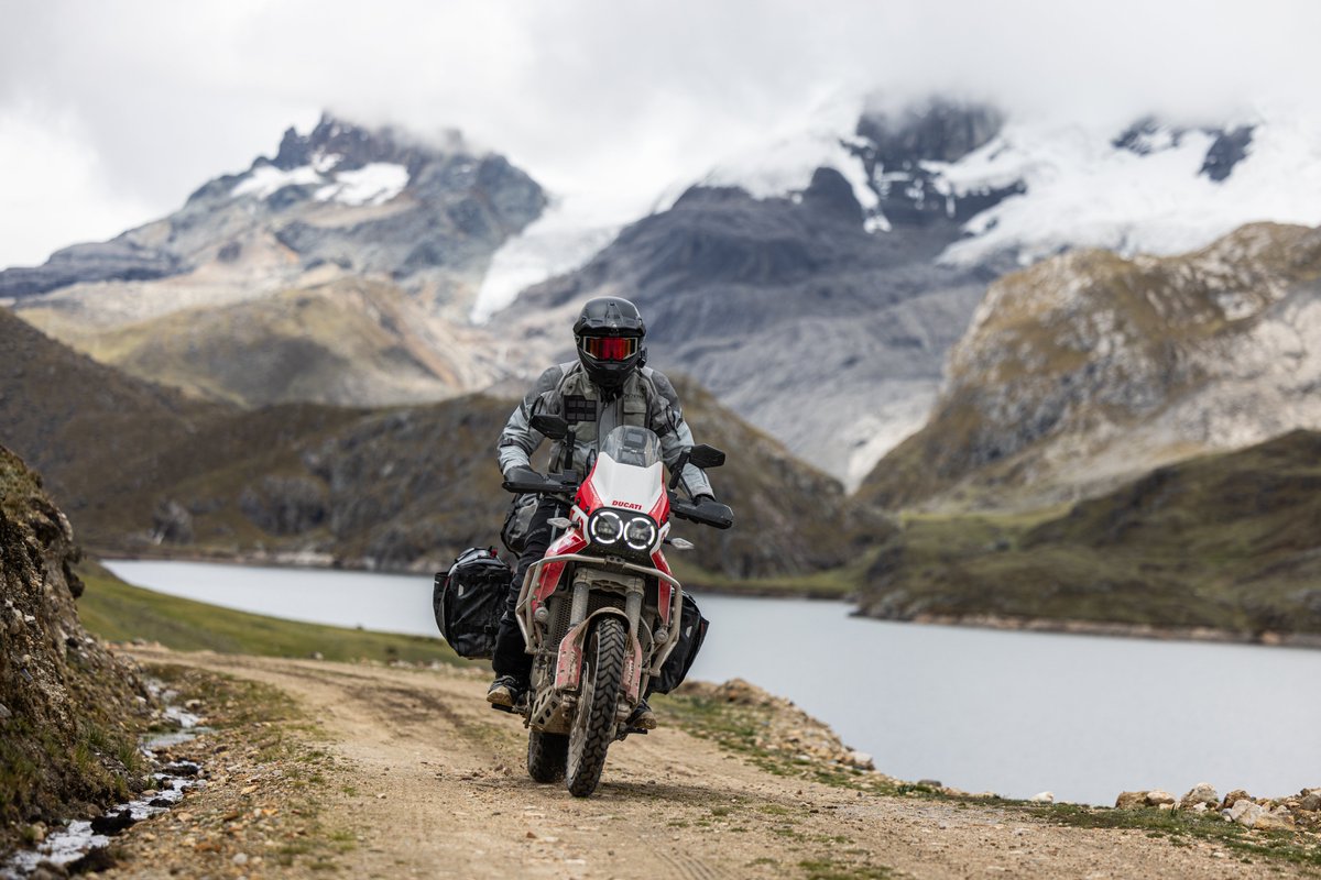 Klim has pulled out all the stops to design what might be the most advanced adventure helmet yet, the X1 Alpha.    

Click here to read our initial thoughts: adventurebikerider.com/klim-releases-…