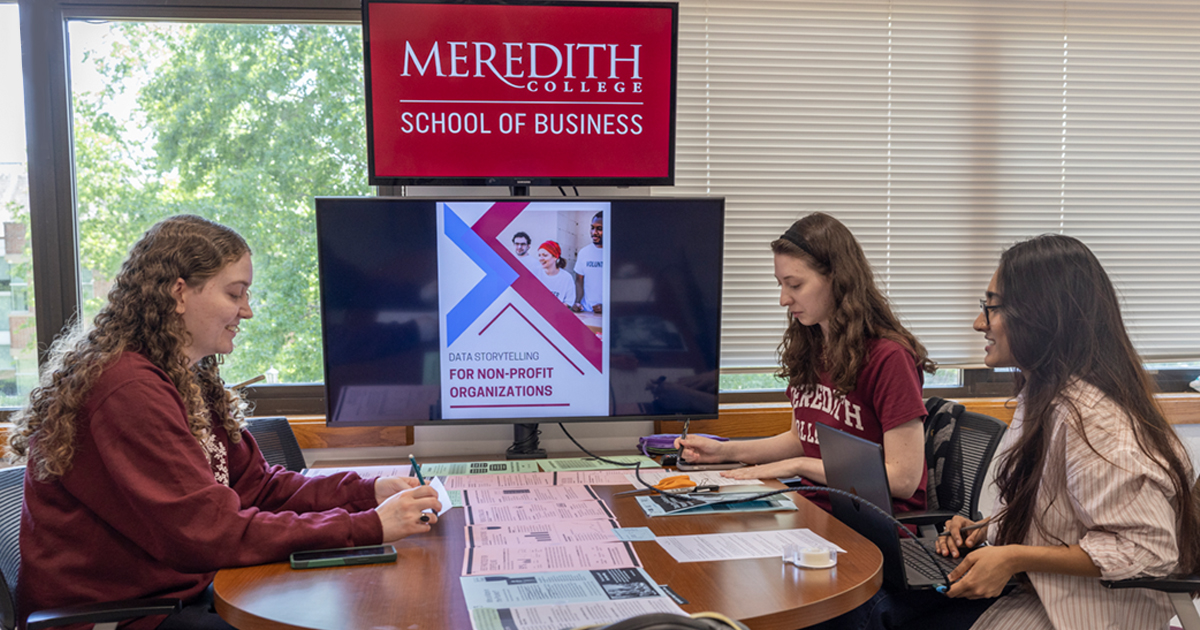 Students in the #MeredithCollege Honors program learned the importance of data storytelling in a special course.

Check out the story ⬇️ to learn about their work with a local nonprofit and the guide the class created.

meredith.edu/news/meredith-…