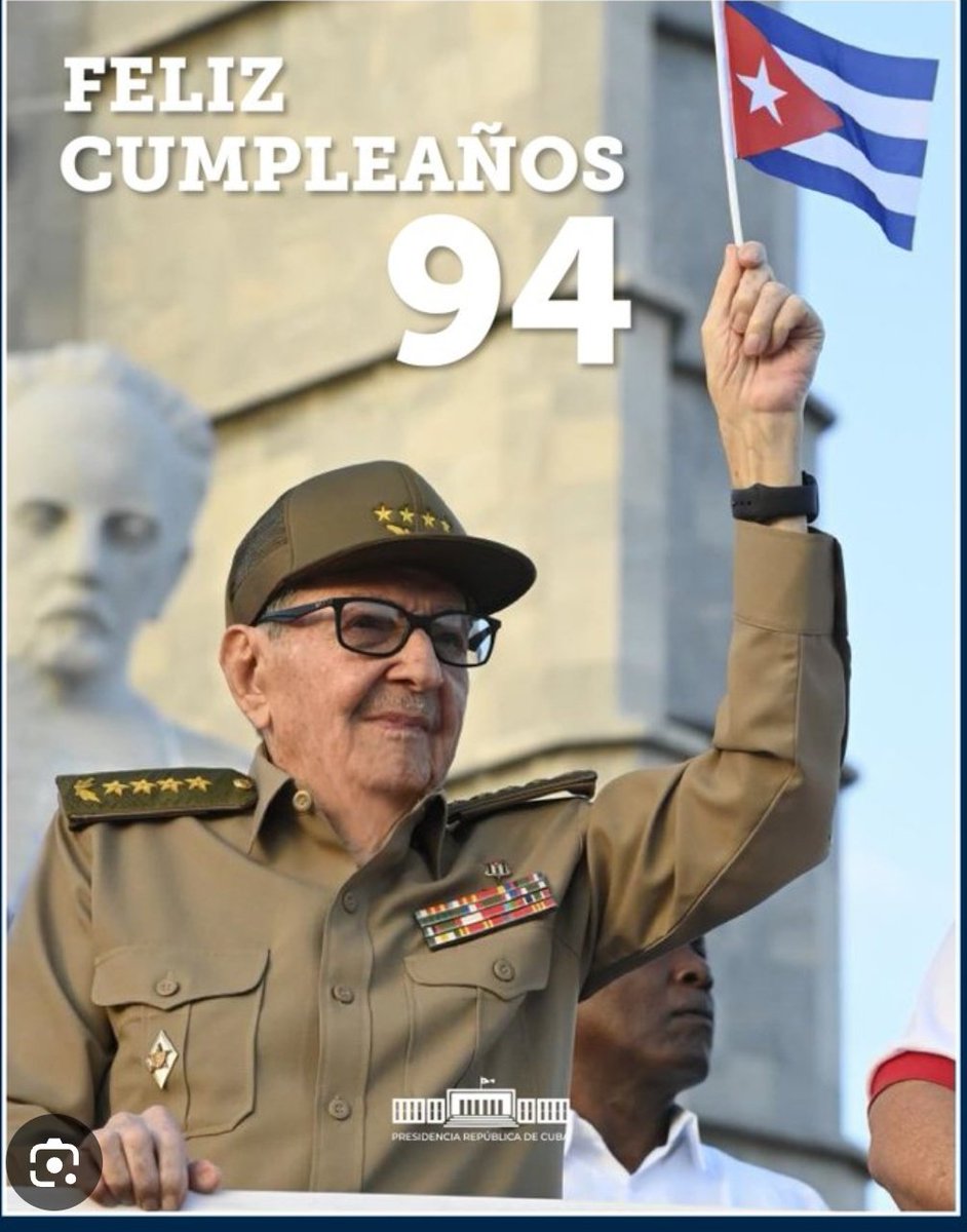 YusdelvisR's tweet photo. Conductor junto al Comandante en Jefe Fidel Castro de las riendas de un sistema social de justicia y equidad. Raúl Castro representa la resistencia y la valentía de un pueblo heroico y de toda una nación. 
#EducaciónRíoCauto 
#EducaciónGranma 
@CubaMined https://t.co/Et1BVoqXvw