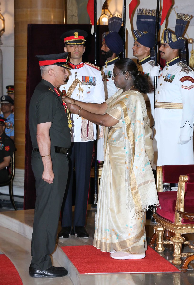 Ministry of Defence, Government of India (@spokespersonmod) on Twitter photo President Smt Droupadi Murmu presented Uttam Yudh Seva Medal to Lieutenant General Rajiv Ghai during Defence Investiture Ceremony 2025 (Phase-II) in New Delhi today.
<a href="/rashtrapatibhvn/">President of India</a> President Smt Droupadi Murmu presented Uttam Yudh Seva Medal to Lieutenant General Rajiv Ghai during Defence Investiture Ceremony 2025 (Phase-II) in New Delhi today.
<a href="/rashtrapatibhvn/">President of India</a>