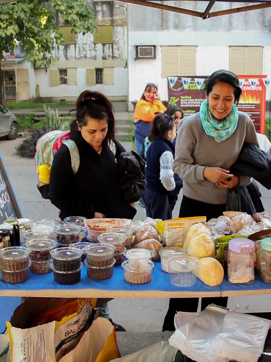 vargas_aignasse's tweet photo. 📍¡El Mercado en tu Barrio llegó al 24 de Septiembre!

Hoy, gracias al pedido de la comunidad, junto a @munismtucuman acercamos El Mercado en tu Barrio a las vecinas y vecinos del barrio 24 de Septiembre. https://t.co/8MWscjYPfn