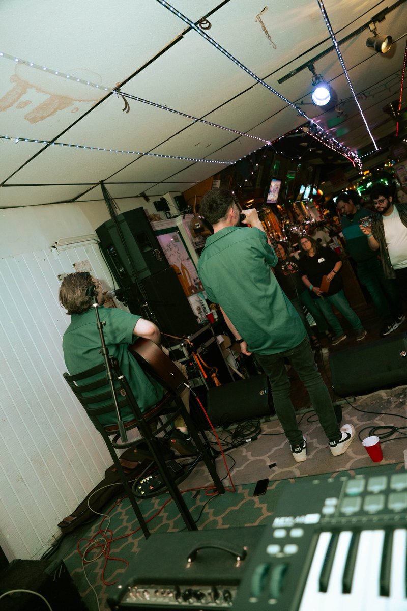 We had an incredible time *ON* Long Island at Mr. Beery’s! Thanks for showing up on a Monday and shoutout to <a href="/NewMonarchy/">New Monarchy</a> XStraightuphustler &amp; <a href="/lildxsi/">Lil Desi</a> for killing it 😤🤘 photos by Sean Raynor 📸🖤