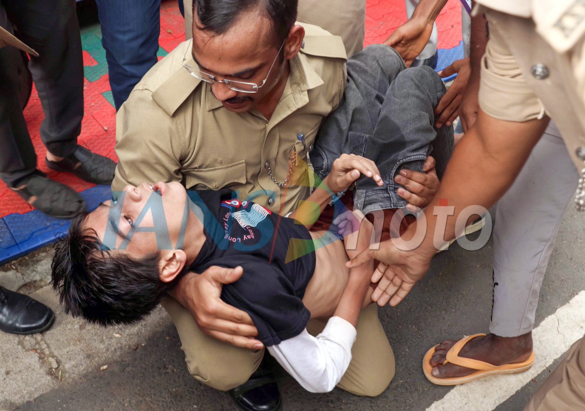 #Stampede
#chinnaswamystadium 
#Bangalore 
Their kid.                              Your kid 💔