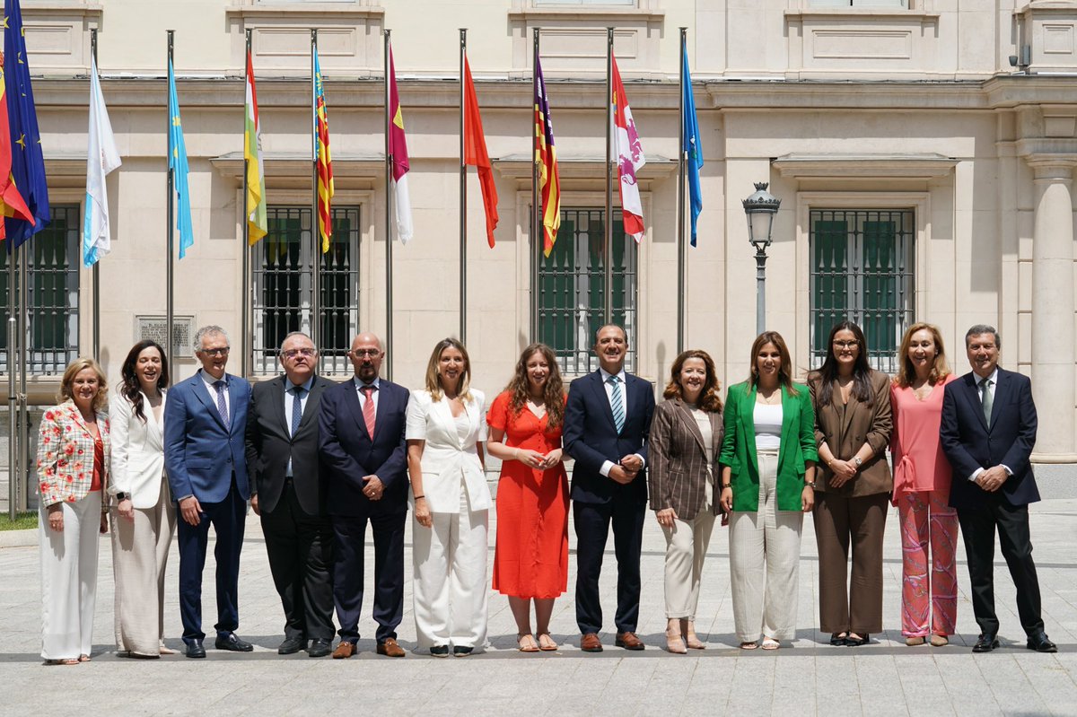 La ministra de Sanidad y los consejeros socialistas huyen de su responsabilidad institucional de comparecer en el Senado. 

Tienen el mejor maestro del escapismo, Pedro Sánchez Houdini: 15 meses escapando del control. 

Frente a la ausencia de Gobierno, la fuerza de los