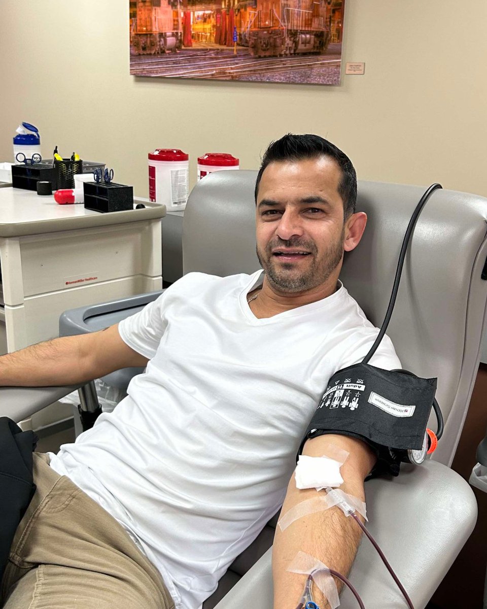 Donating blood with Vitalant = a small act with big benefits.

✔️ Wellness info every time you donate (cholesterol, blood pressure + more)
✔️ Lives saved
✔️ A win for Men’s Health Month

Learn more: vitalant.org/wellness📸 Avi, donating and doing good