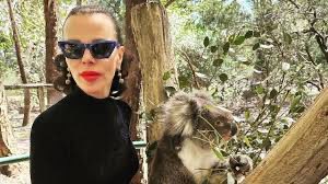 She pulled up in 1992 looking like Debi Mazar 😂