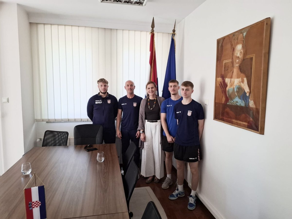 Susret s juniorskim reprezentativcima Hrvatske 🇭🇷u stolnom tenisu i trenerom Karkovićem koji sudjeluju na #WTT Feeder Prishtina 2025. Čestitke na osvojenim medaljama i puno uspjeha na natjecanju za seniore👏👍