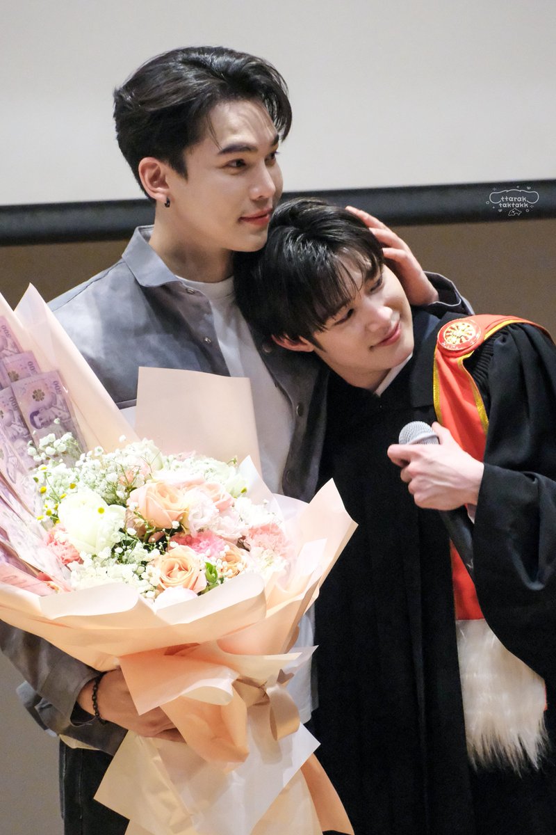 ttaraktaktakk's tweet photo. 𖥦🎀ʺ̤⊹🍡◟꙳🌸.。✩
「@MMaxmaxxxx @natasittttt 」
#Mmaxmax #natasitt #MaxNat
#NatGraduationDay
#ByTaktakk https://t.co/sPByldiReZ