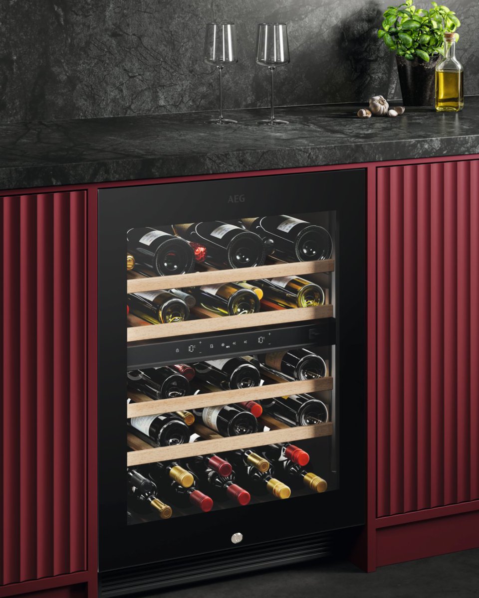 ¿Has pensado en incluir una vinoteca climatizada en tu próximo proyecto de cocina? 🍷🍷

Para asegurarte de que tu vino está listo, nuestras vinotecas AEG recrean las condiciones ideales de almacenamiento que hay en las bodegas naturales 🍾.

#AEG #PerfectShelving #WineCollecting