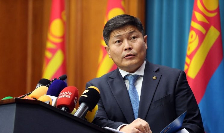 Данх Түмпэн үеэлээ зүтгүүлээд түүнийг нь Хүүк дэмжихгүй гэжээ.