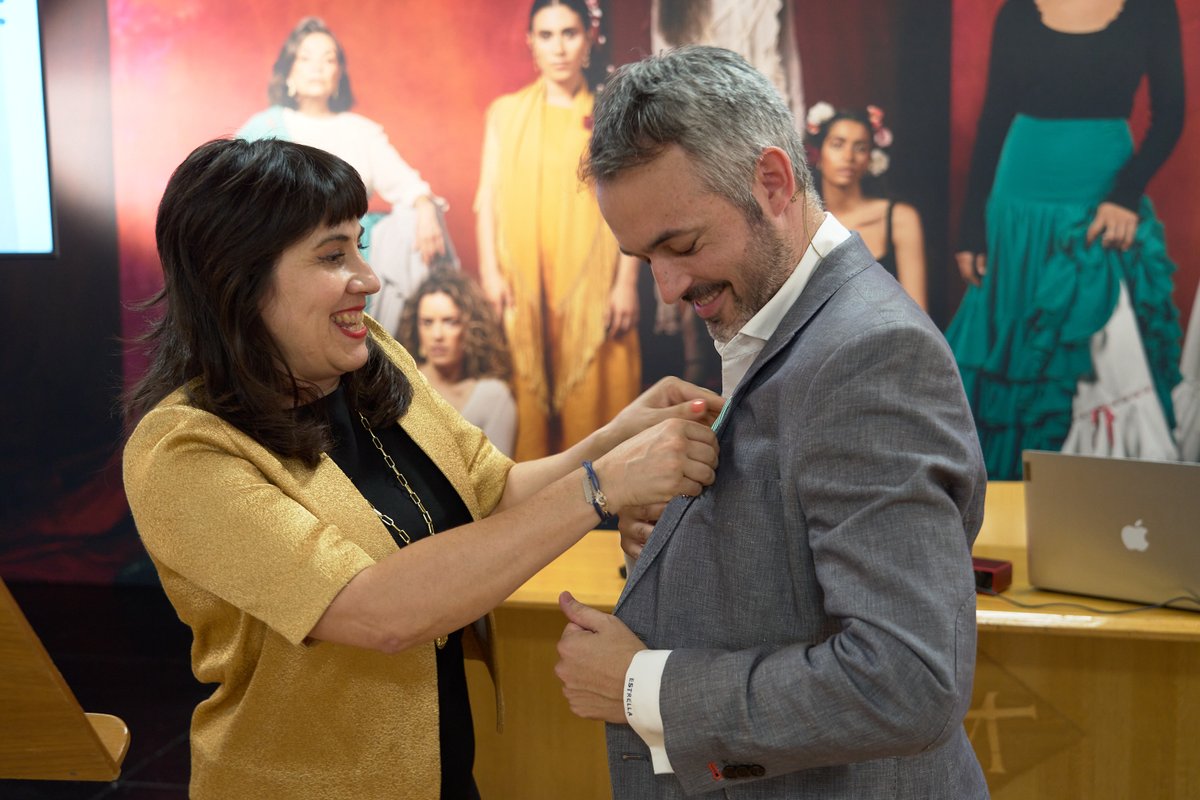 Maestranza (@maestranza) on Twitter photo Ayer por la tarde hablamos de Carmen, la de Mérimée y la de Bizet, la de Sevilla, la « femme fatale »... con <a href="/santiagojoterov/">Santiago J. Otero</a>.
Gracias a la colaboración de <a href="/IFsevilla/">Consulat France / Institut français de Sevilla</a> en la organización de esta conferencia y <a href="/MarjorieVanbael/">Marjorie Vanbaelinghem</a>, cónsul de Francia en Sevilla, por acompañarnos. 😍🥰 Ayer por la tarde hablamos de Carmen, la de Mérimée y la de Bizet, la de Sevilla, la « femme fatale »... con <a href="/santiagojoterov/">Santiago J. Otero</a>.
Gracias a la colaboración de <a href="/IFsevilla/">Consulat France / Institut français de Sevilla</a> en la organización de esta conferencia y <a href="/MarjorieVanbael/">Marjorie Vanbaelinghem</a>, cónsul de Francia en Sevilla, por acompañarnos. 😍🥰