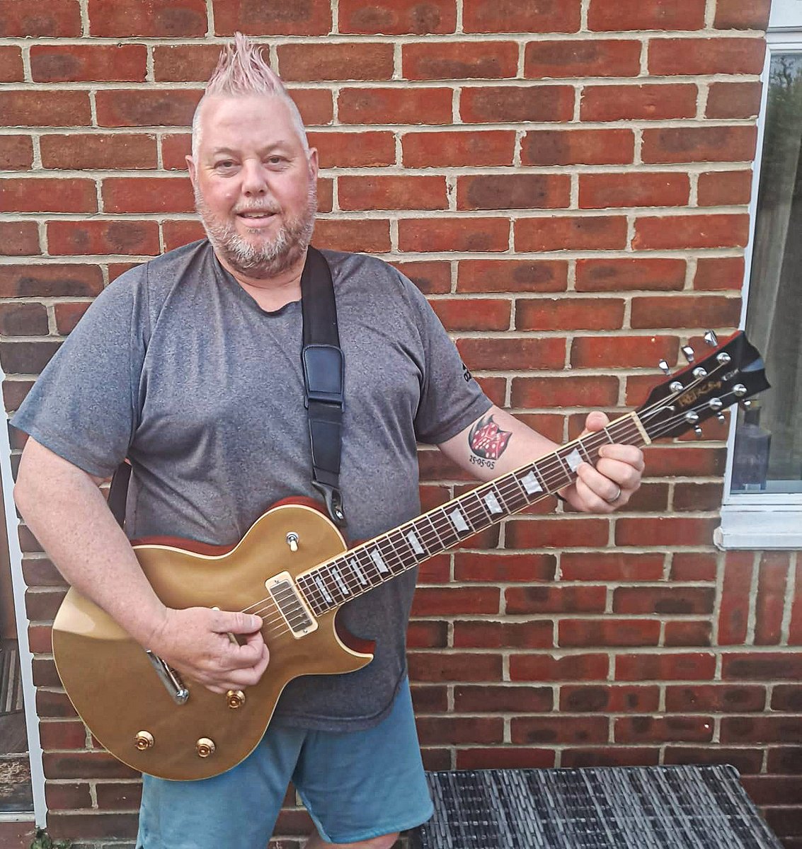 Huge Congratulations to Winner of the Unique Fret-King Eclat drawn from an incredible list of entries to our website giveaway... Sharnie Keen 🔥