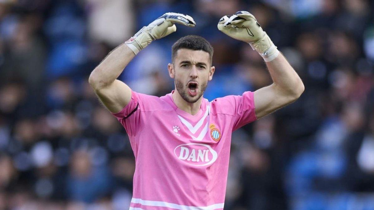 💣 YA ES OFICIAL

Joan García será nuevo jugador del Barça y firmará para las próximas 5 temporadas

El club abonará la cláusula del jugador entre esta semana y la que viene

JOAN GARCÍA ES CULÉ