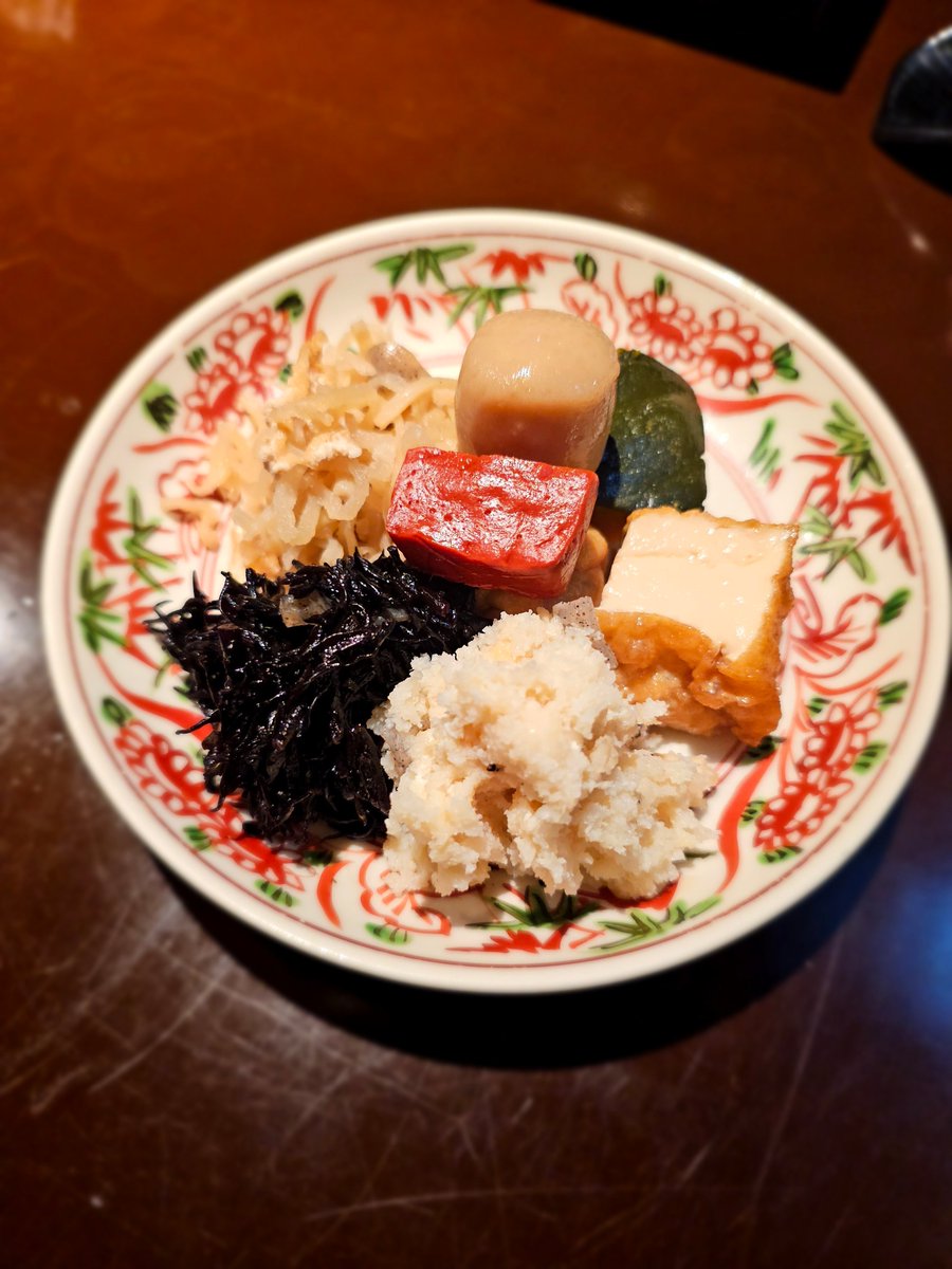 京都でランチ🥺
右のおばんざいはおかわりし放題❤
全部めちゃウマ😋
