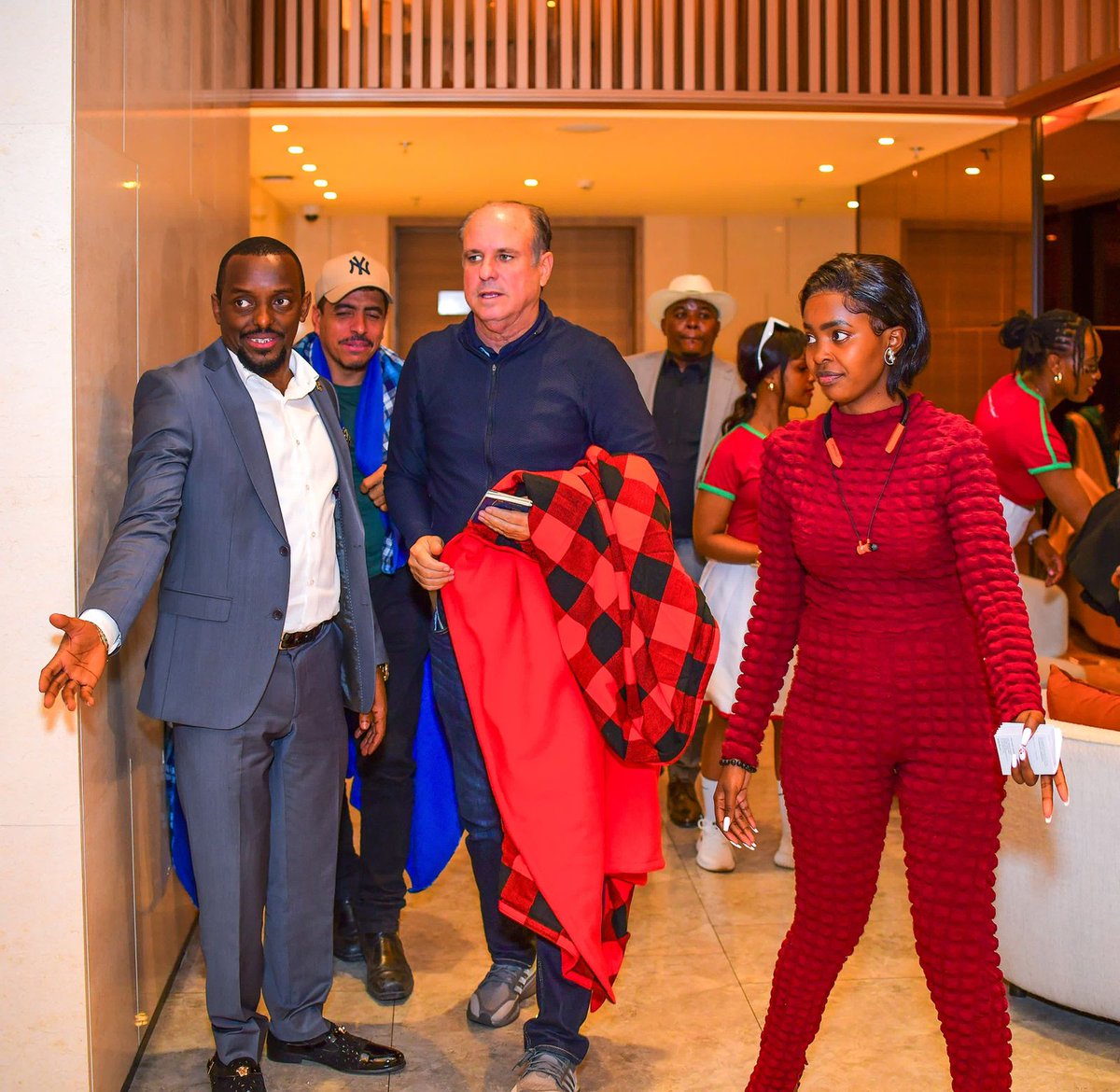 ManziWaTweeter's tweet image. 𝐍𝐚𝐢𝐫𝐨𝐛𝐢 𝐁𝐮𝐬𝐢𝐧𝐞𝐬𝐬𝐦𝐚𝐧 𝐉𝐚𝐦𝐞𝐬 𝐖𝐚𝐧𝐣𝐨𝐡𝐢 𝐇𝐨𝐬𝐭𝐬 𝐁𝐫𝐚𝐳𝐢𝐥𝐢𝐚𝐧 𝐒𝐞𝐧𝐚𝐭𝐨𝐫 𝐟𝐨𝐫 $𝟒𝟎 𝐁𝐢𝐥𝐥𝐢𝐨𝐧 𝐈𝐧𝐯𝐞𝐬𝐭𝐦𝐞𝐧𝐭 𝐓𝐚𝐥𝐤𝐬 𝐢𝐧 𝐇𝐞𝐚𝐥𝐭𝐡 𝐓𝐞𝐜𝐡 𝐚𝐧𝐝 𝐀𝐠𝐫𝐢𝐜𝐮𝐥𝐭𝐮𝐫𝐞.

facebook.com/share/p/15adQE…

whatsapp.com/channel/0029Va…