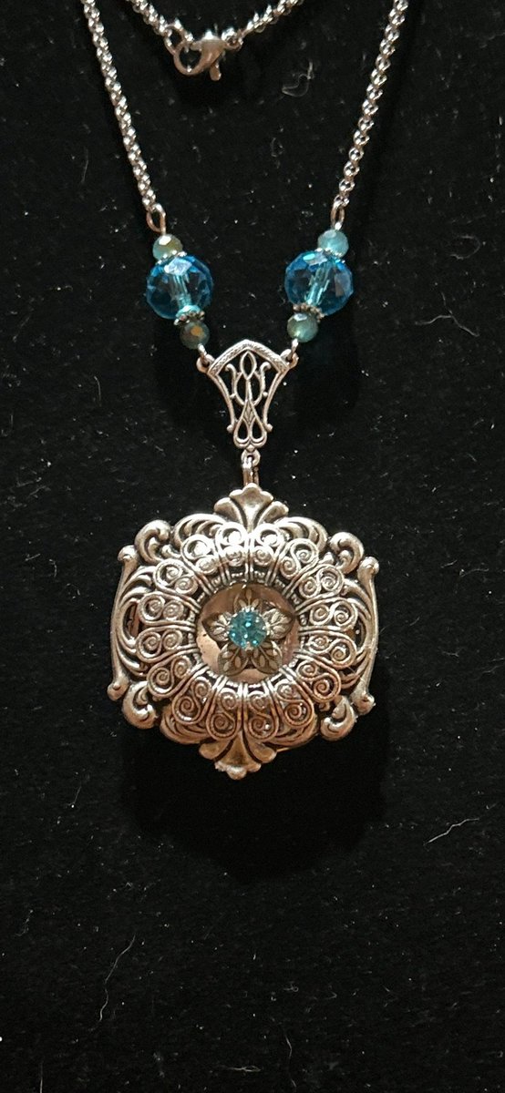 Witschy's tweet photo. Filigree Ox Finish Locket with Sparkling Rhinestone Center - Perfect Birthday Present $49.50 https://t.co/D2t8qU6uGc #etsyseller #shop #shopping #shopsmall #jewelry #moon #handmade #etsy #handmadeisbetter #women #gifts #giftforher #gift #starseller #giftforwife https://t.co/gOe0A3NWn4