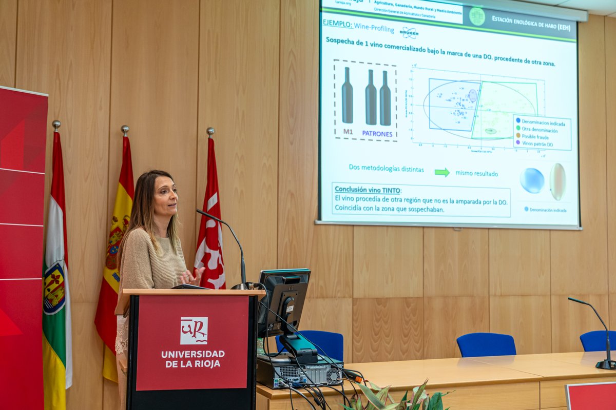 📸 Esta semana nos ha visitado nuestra doctora Eva López Rituerto, técnico superior de laboratorio en la Estación Enológica de Haro para impartir una conferencia sobre el control de fraudes de vinos mediante la RMN de protón: una perspectiva desde la química.

#InstitutoQuímicaUR