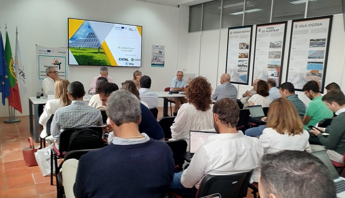 Consorcio Agencia Extremeña de la Energía (AGENEX) (@agenexorg) on Twitter photo 🔝 El proyecto <a href="/TranscomEuroace/">Transcom Euroace</a> presentó ayer en Évora su nuevo Servicio Transfronterizo de Asesoramiento Comunitario (STAC)
🗣️ Contará con 13 ventanillas virtuales para apoyar la creación de comunidades energéticas en la EUROACE 🇪🇸🇵🇹
ℹ️ Más info: bit.ly/3ZfwxGZ 🔝 El proyecto <a href="/TranscomEuroace/">Transcom Euroace</a> presentó ayer en Évora su nuevo Servicio Transfronterizo de Asesoramiento Comunitario (STAC)
🗣️ Contará con 13 ventanillas virtuales para apoyar la creación de comunidades energéticas en la EUROACE 🇪🇸🇵🇹
ℹ️ Más info: bit.ly/3ZfwxGZ