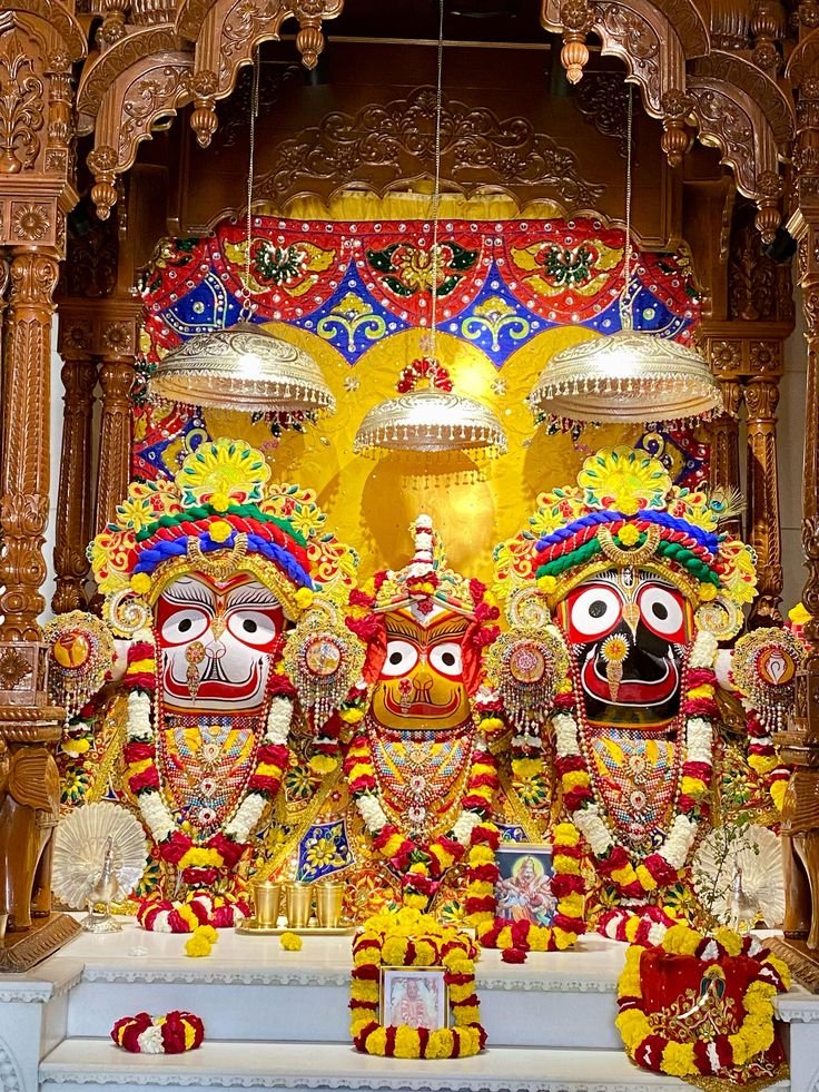 जगन्नाथ का नाम ही जीवन का सार है,

उनके चरणों में ही संसार का पार है।