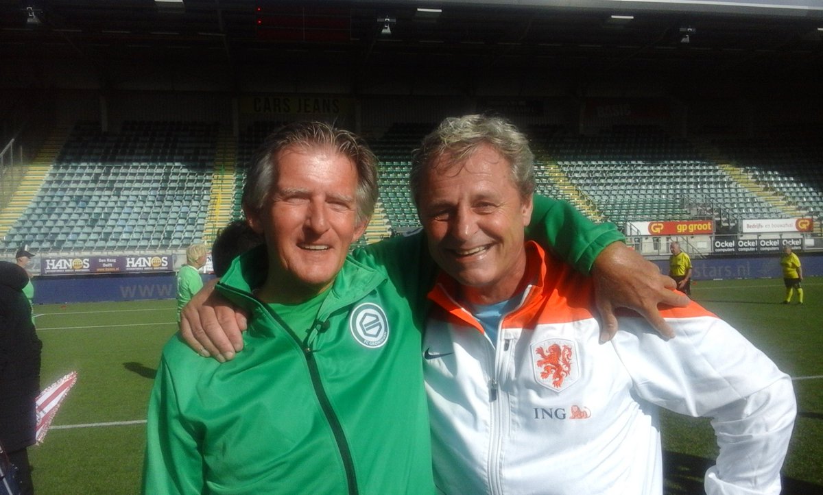 JacobDekker5's tweet photo. @PHoutman Beste Peter, namens Old Stars FC Groningen Walking Football team van harte gefeliciteerd met uw verjaardag. Groet uut Grunn. https://t.co/8bFFETKQ4P