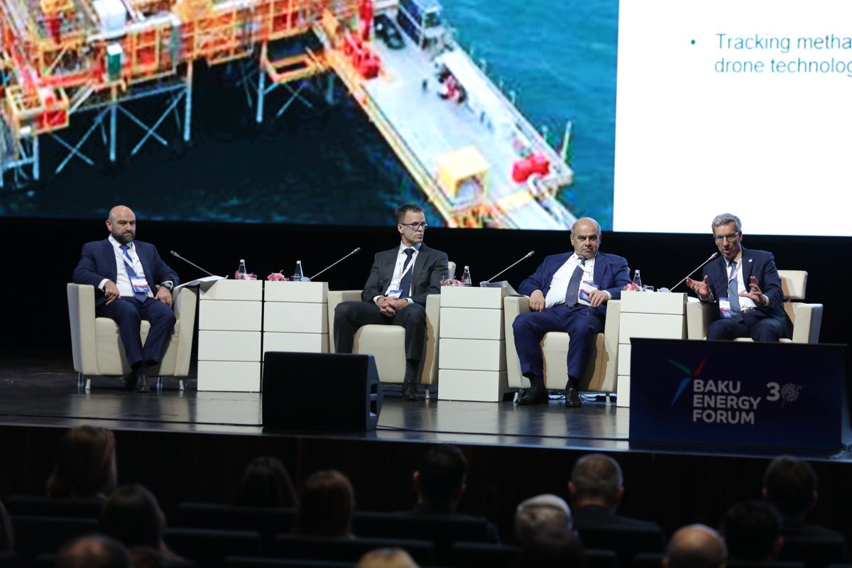 SOCARofficial's tweet photo. 3 iyun tarixində #BakıEnerjiForumu çərçivəsində keçirilən “Hasilat və Əməliyyatlar – innovasiya və dayanıqlılıq ilə səmərəliliyin artırılması” panelində SOCAR-ın vitse-prezidenti Babək Hüseynov çıxış etdi.
#BakıEnerjiHəftəsi #SOCAR #Azneft #İnnovasiya #Dayanıqlılıq https://t.co/WAgLY9zx1i