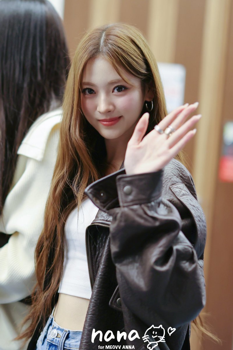 250604 HND
🫶🏻
#MEOVV #미야오 #ANNA #안나