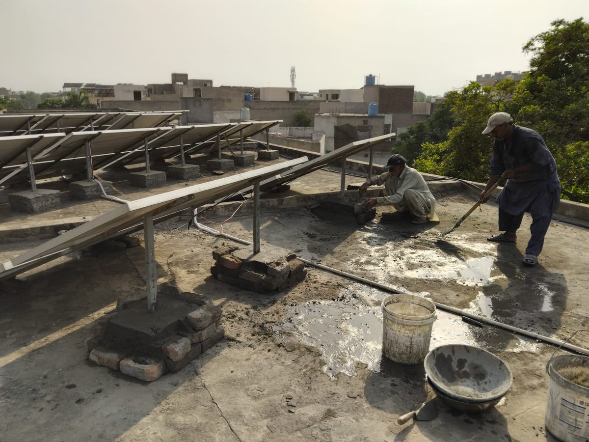 iscoscisl's tweet photo. 🌞Grazie al progetto Belief e ai suoi partner, un impianto a energia solare ora sorge sul tetto della Sargodha Catholic High School in Pakistan. Meno impatto sull’ambiente, più energia pulita per studiare meglio.

#energiapulita #formazione #dialogointerreligioso #minoranze https://t.co/ZAbng47QHL