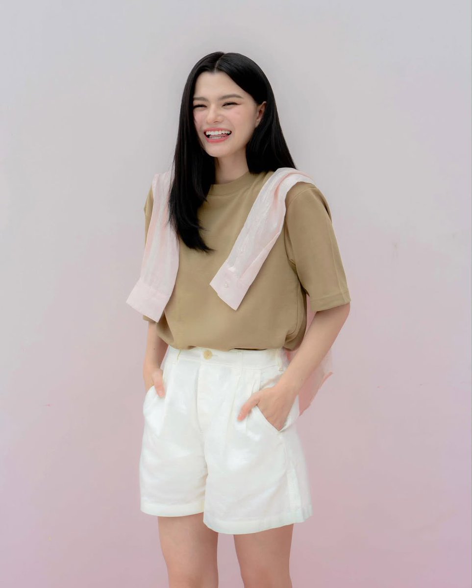 ɪɢ : ʙᴇᴄᴄᴄᴀ🧚‍♀️

This is My Best "T" เสื้อยืดตัวโปรดของเบคกี้ ต้องตัวนี้เลย! เสือยืด บ AIRism Cotton Oversized Crew Neck T-Shirt ที่บอกเลยว่าต้องมีติดตู้ ทรงหลวมใส่สบาย mix and match ได้ทุกลุค อยากมี Best "T" เป็นขอตัวเอง ต้องเสื้อยืดจากยูนิโคล่เท่านั้น

#beckysangels