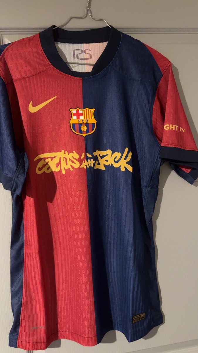 FansdeFUT's tweet image. 🚨 CONCOURS

J'ai reçu ces 2 maillots en double sur un commande concours, du coup c'est cadeau

✅ RT
✅ Follow
💬 Dis-moi en réponse lequel tu veux

Code : " FANSDEFUT " pour 20% de réduction sur TOUT le site ( maillot du PSG LDC deja disponible )

👉 : linktr.ee/fansdefut