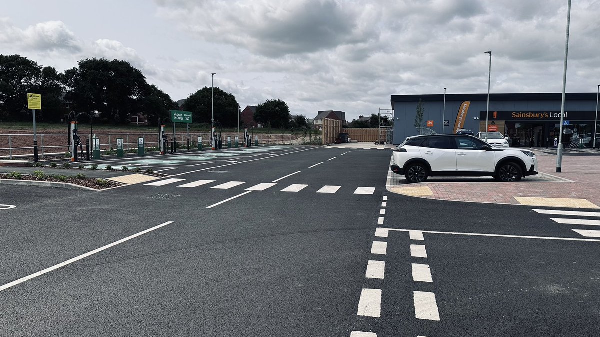 New chargers at Droitwich. 8 bays all CCS 150kW and 55p/kWh 😎 Copcut Boulevard. WR9 7GS