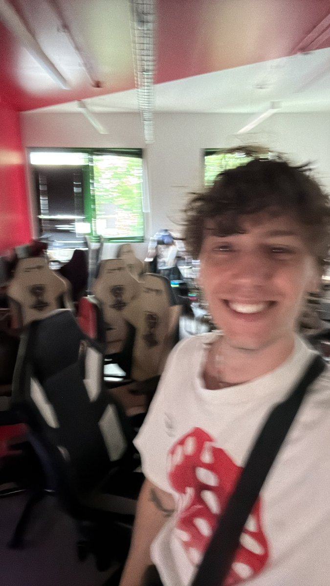 Rush WoW avec tous mes potes en IRL ça reprend !!!

twitch.tv/kennystream