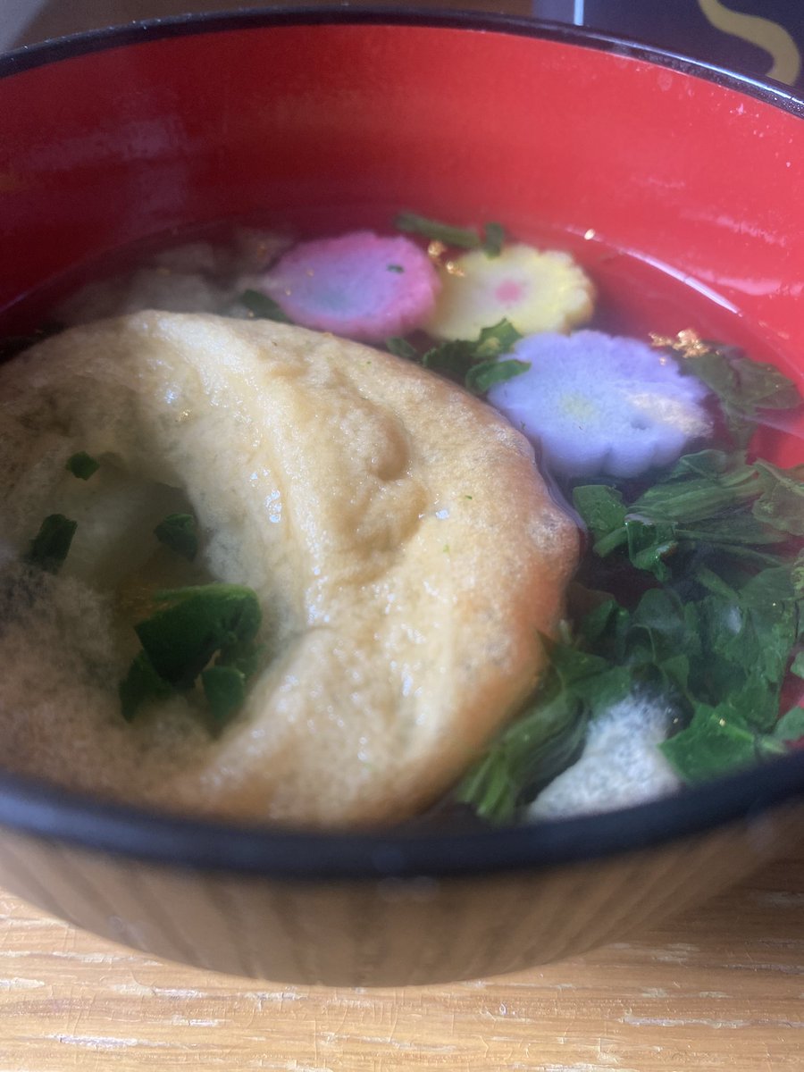 kouhei0856's tweet photo. 【加賀麸不室屋 【金の宝の麸】

お湯を注ぐだけで手軽にできる本格的なお吸い物
小さいふやきの中に色とりどりの麸や野菜金箔がたっぷり詰まっており、宝箱のような雅やかない 一椀✨️
見た目だけでなく繊細な味付けでほっと落ち着く味わい☺️

PR
#加賀麩不室屋 https://t.co/dHnoDILoyy